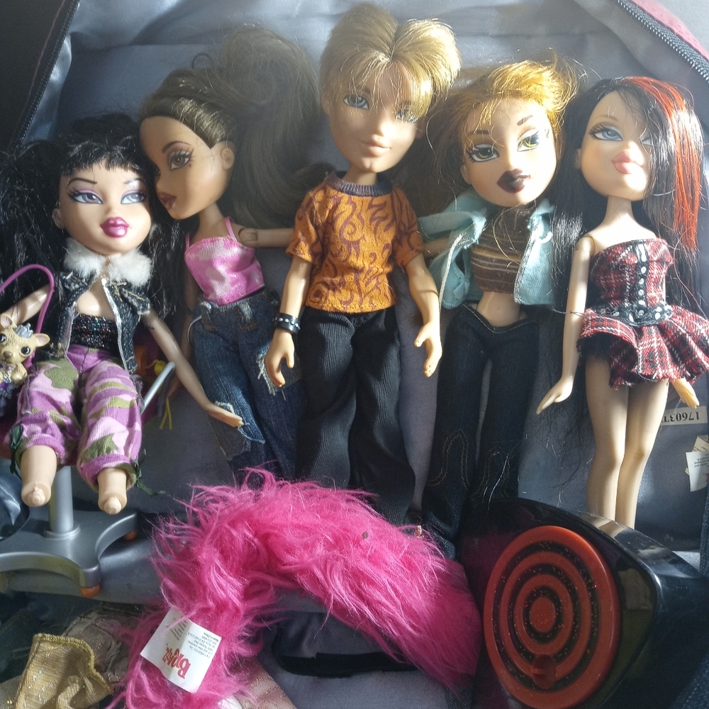 Bratz Dolls & case